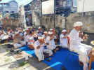 Persembahyangan Bersama di Padmasana Kantor Kelurahan Kampung Anyar